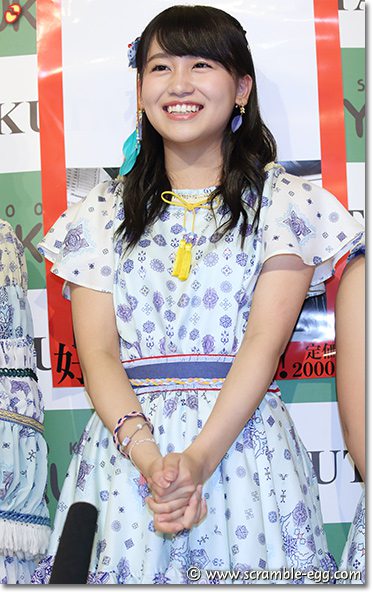 AKB48公式10年史「涙は句読点」発売記念お渡し会（横山由依、小嶋真子