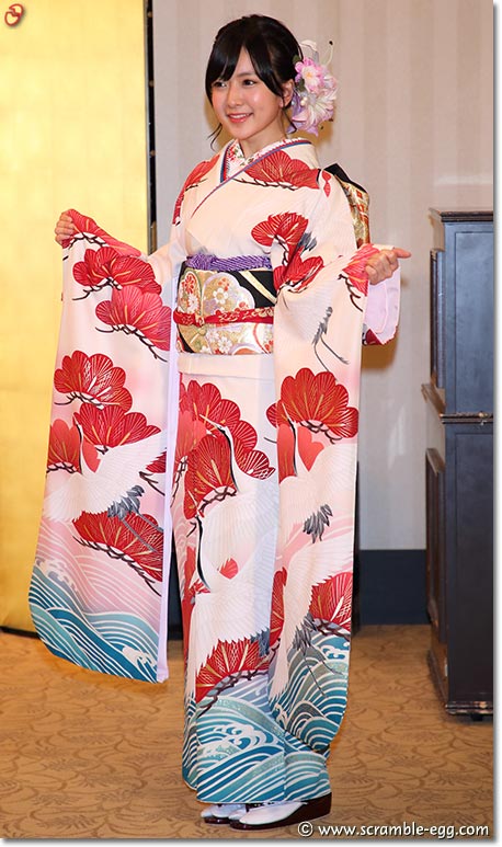 須藤凜々花 晴れ着写真