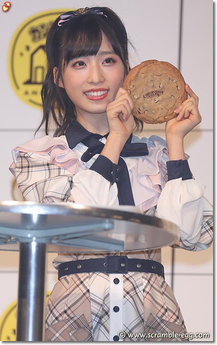 ビッグカントリーマアムを持つ小栗有以